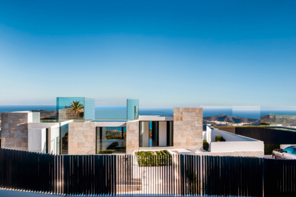 Stunning six bedroom villa in El Herrojo with beautiful panoramic views